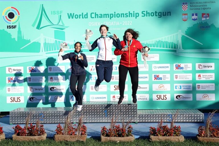 Areeba Khan from India gets the silver medal in ISSF World Junior